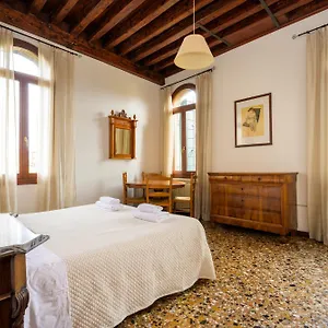 San Trovaso Apartment